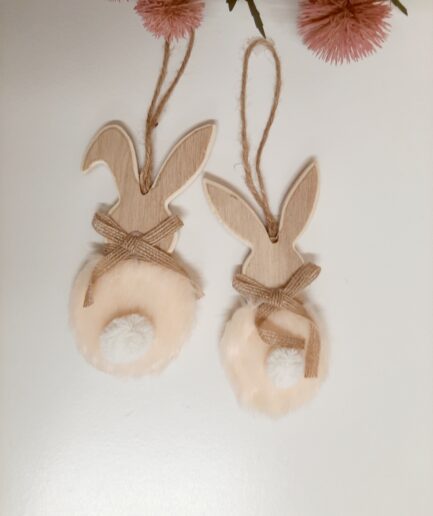 Coppia coniglietti in legno da appendere, Cipria