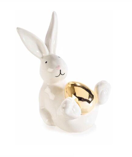 Coniglietto sdraiato con uovo dorato