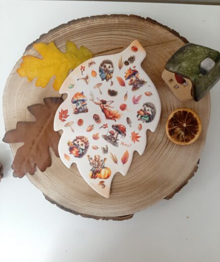 Sottopentola in ceramica a foglia con ricci e fatine