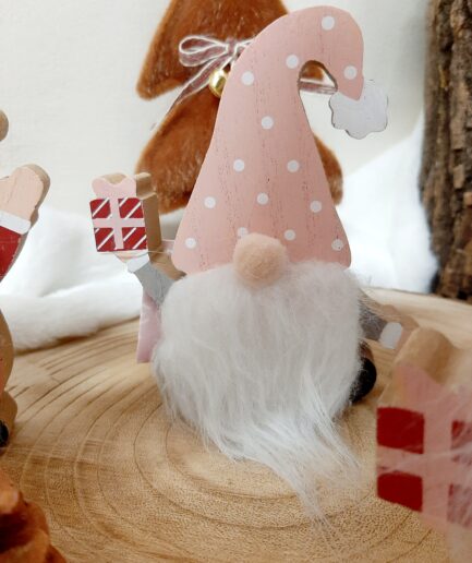 Gnomo rosa con regalo e cappello pois