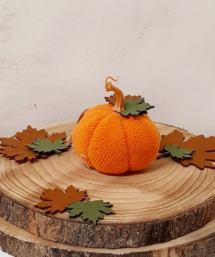 Zucca decorativa in morbida stoffa arancione