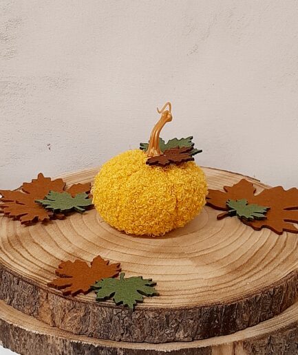 Zucca decorativa in morbida stoffa gialla