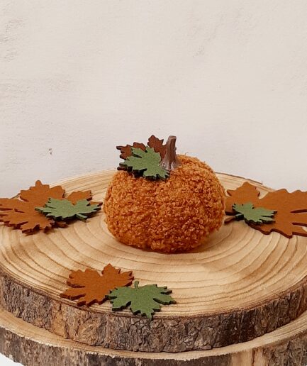 Zucca decorativa in morbida stoffa marrone
