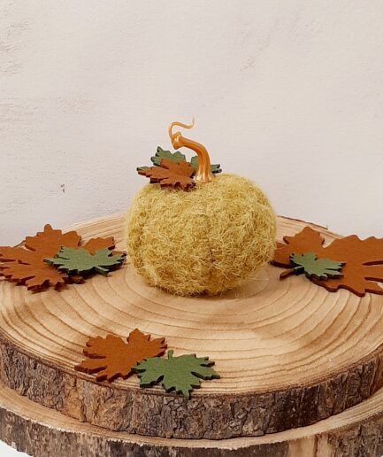 Zucca decorativa in morbida stoffa verde
